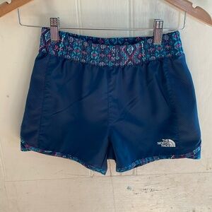 The North Face girls flashdry shorts size M (10/12)